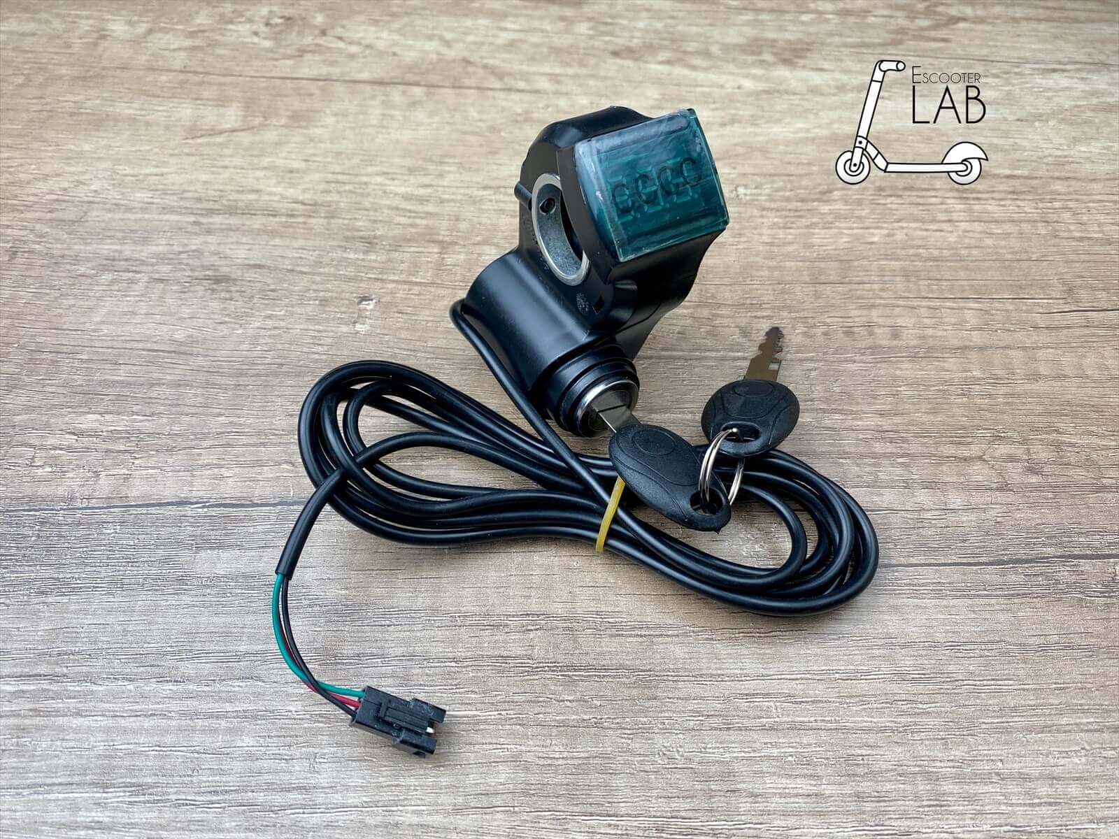 Замок/вольтметр на Kugoo M4/Pro, G-Booster | eScooterLAB