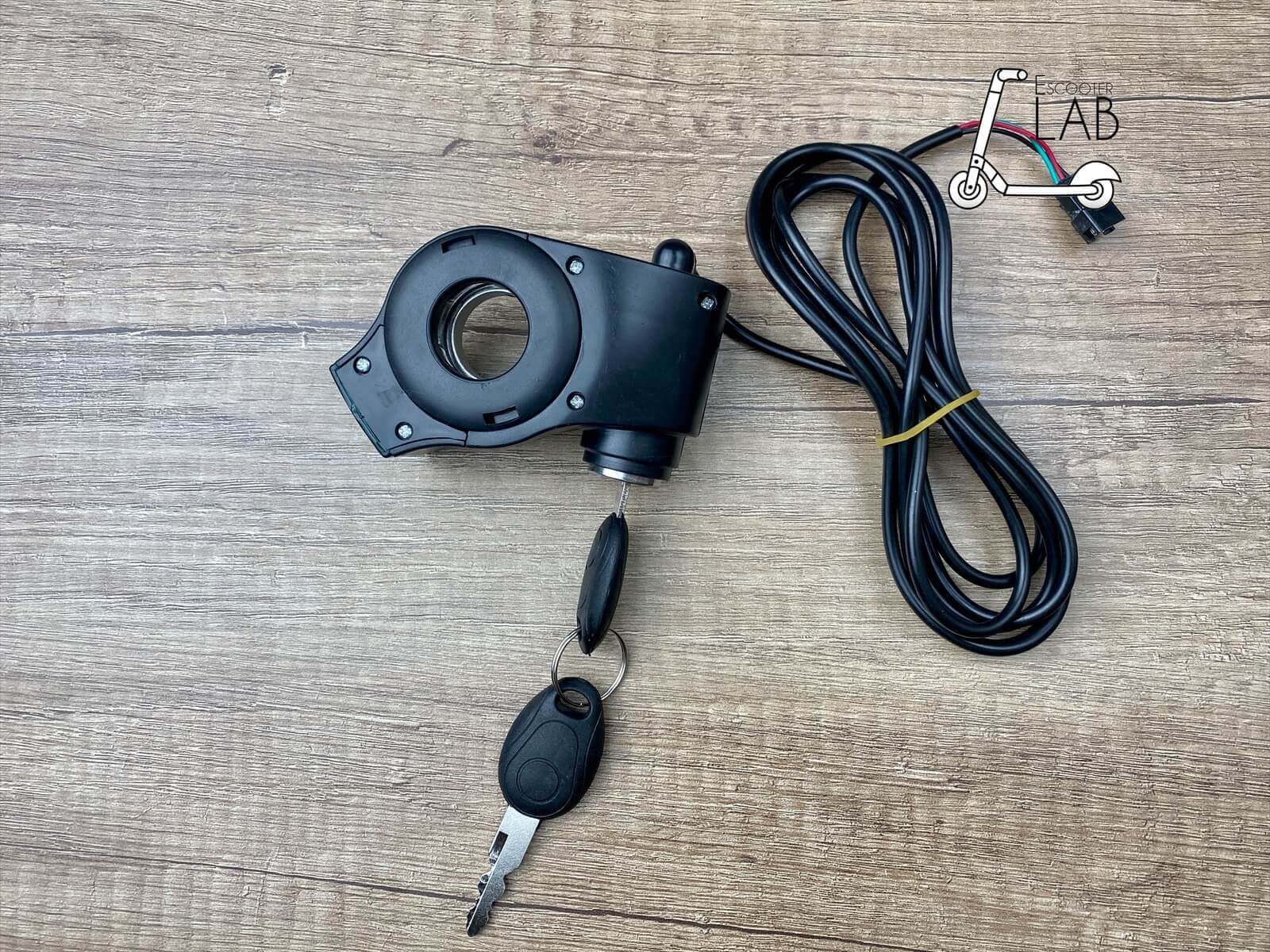 Замок/вольтметр на Kugoo M4/Pro, G-Booster | eScooterLAB