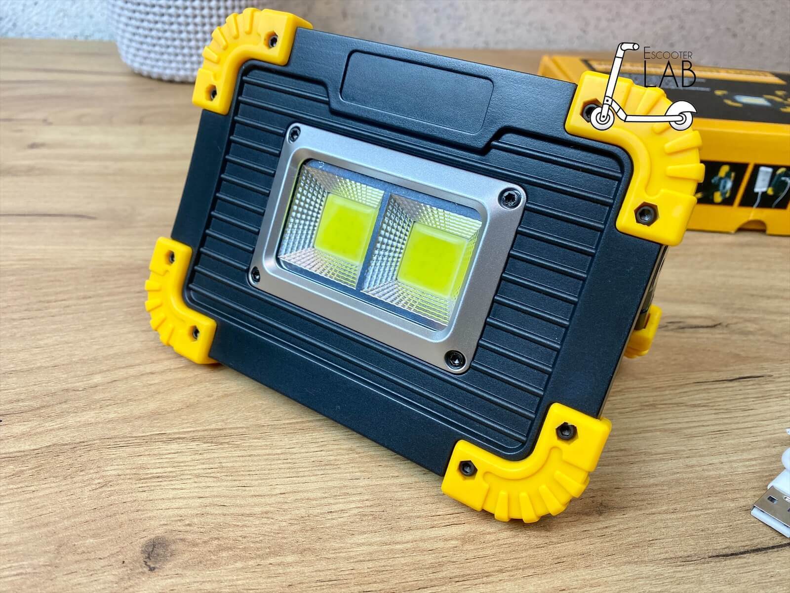 Прожектор світлодіодний 20W + power bank | eScooterLAB