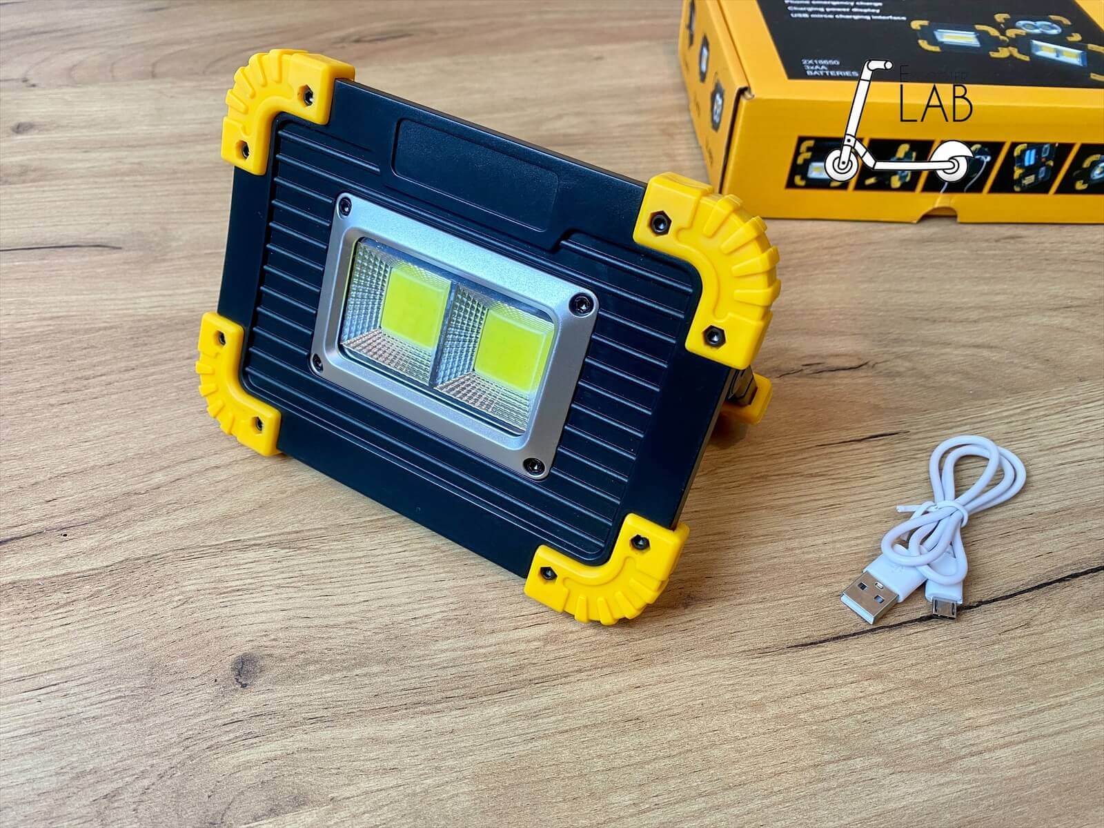 Прожектор світлодіодний 20W + power bank | eScooterLAB