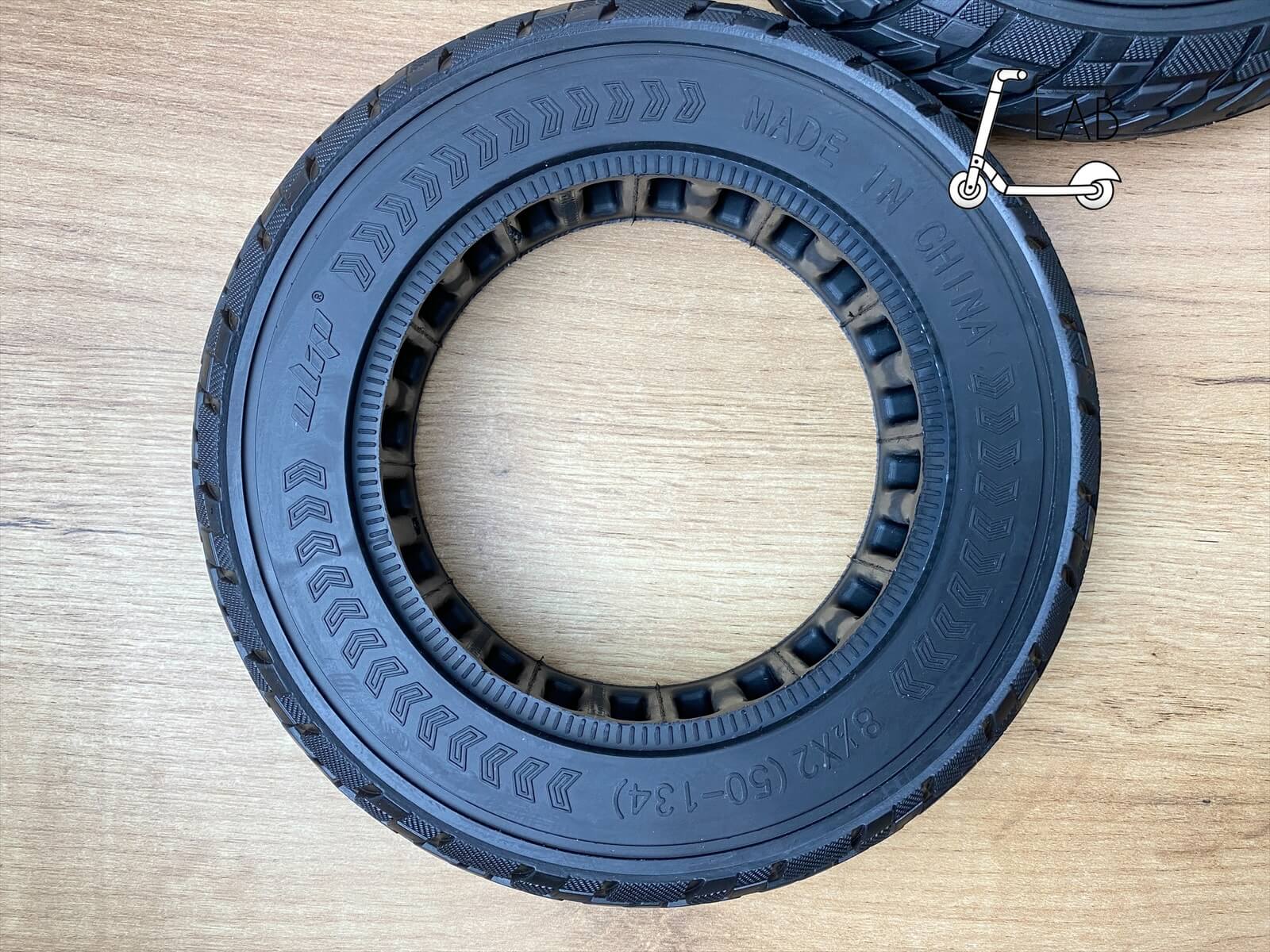 Покришка антипрокольна 8 1/2x2 до Inokim light | eScooterLAB