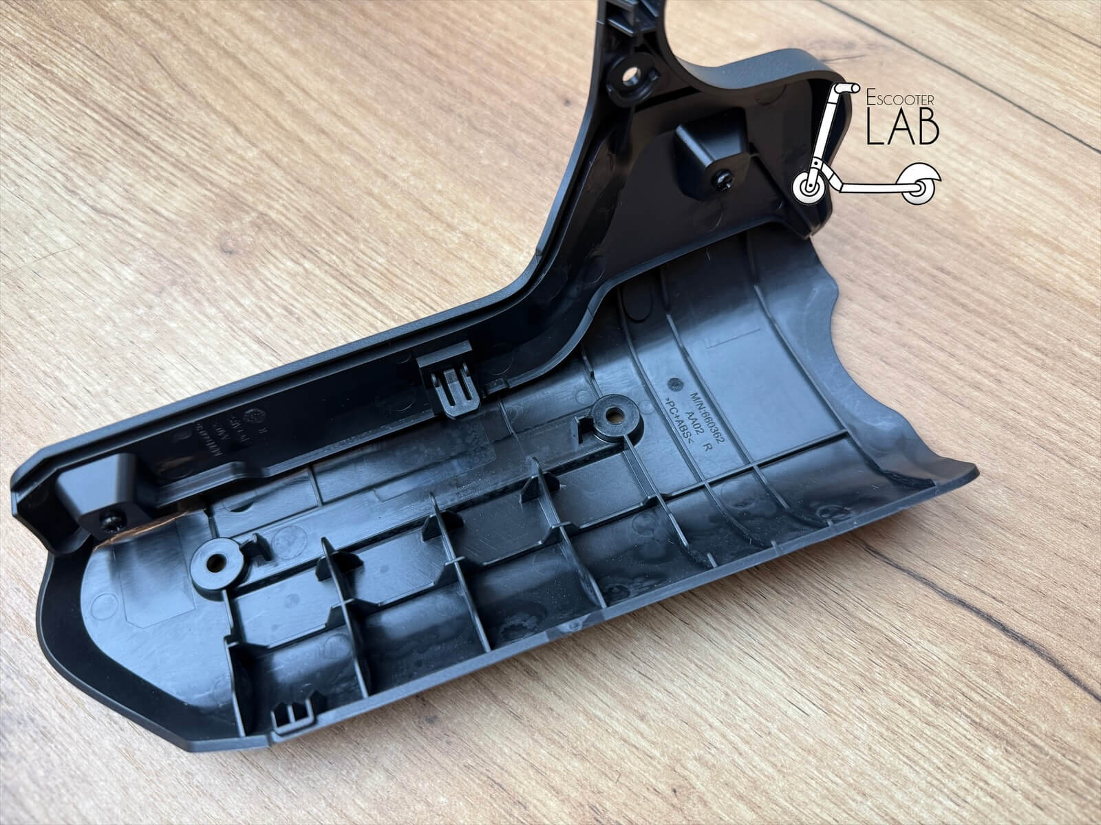 Пластик вилки (Оригінал) на праву сторону Ninebot G3 Max