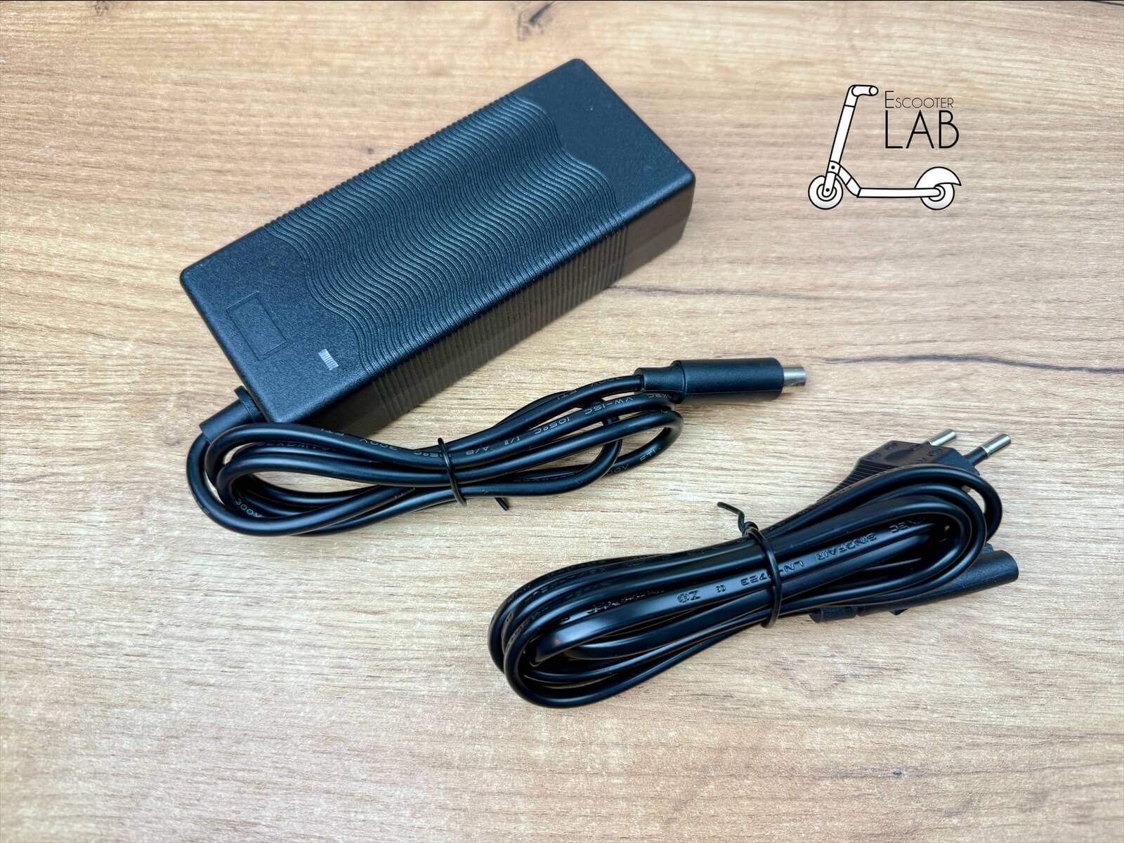 Зарядний пристрій 2A до Xiaomi, Ninebot | eScooterLAB