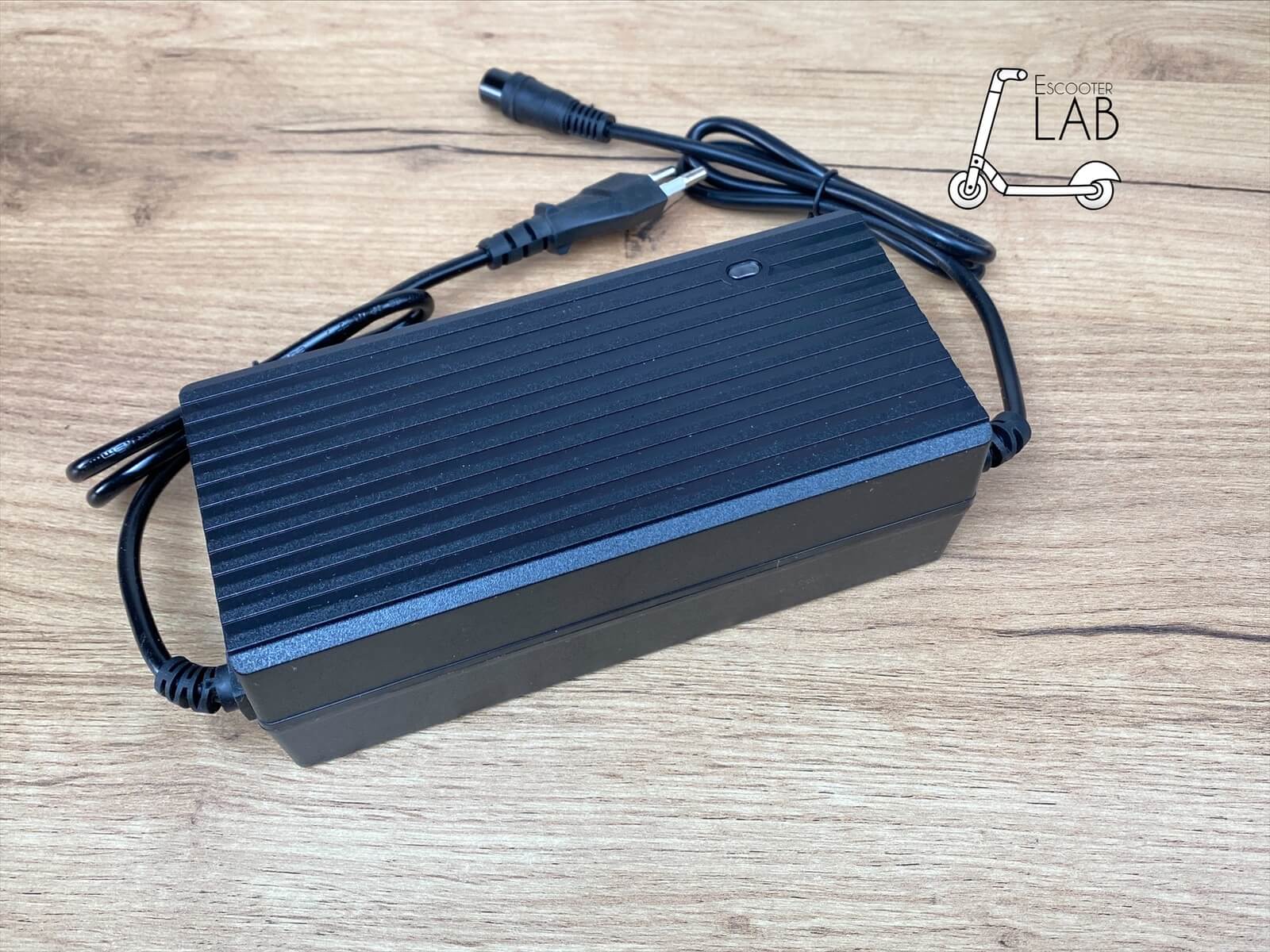 Зарядний пристрій до Kugoo M4, M4 Pro | eScooterLAB