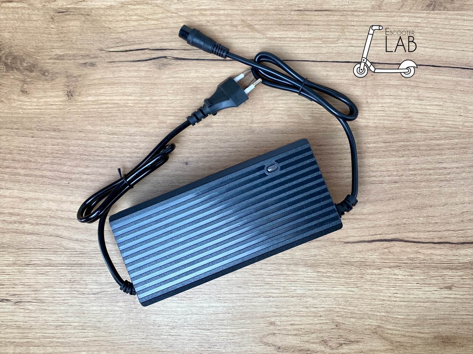 Зарядний пристрій до Kugoo M4, M4 Pro | eScooterLAB