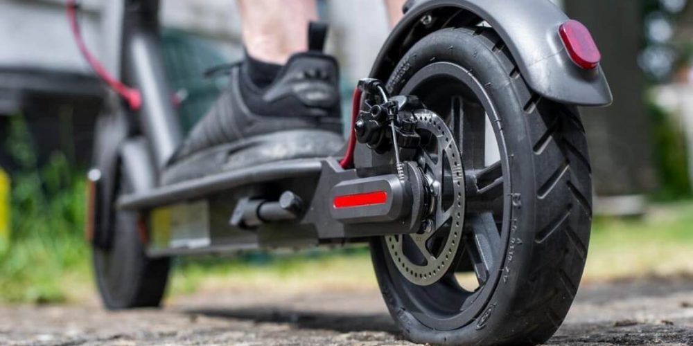 Mi-Electric-Scooter-M365-Tyre-Tire-change-guide-tutorial-puncture-repair-lead-1132x670_1024x1024-min (1)